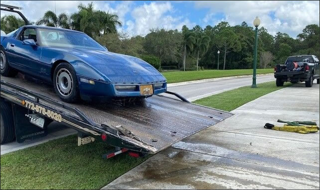 1984 Corvette submerged in a lake in Port St. Lucie, Florida. Photo: (Port St. Lucie Police)
