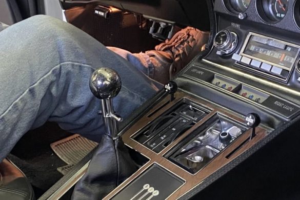The gear shift knob is the only part in the 1971 LT-1 that was not restored. | Photo: WDVM The gear shift knob is the only part in the 1971 LT-1 that was not restored. | Photo: WDVM