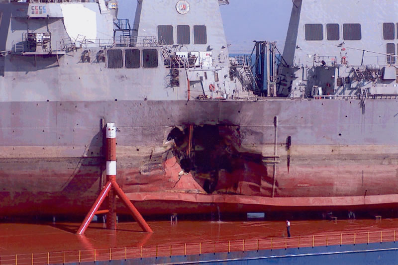 USS Cole after the terrorist attack in Yemen | Photo: FBI